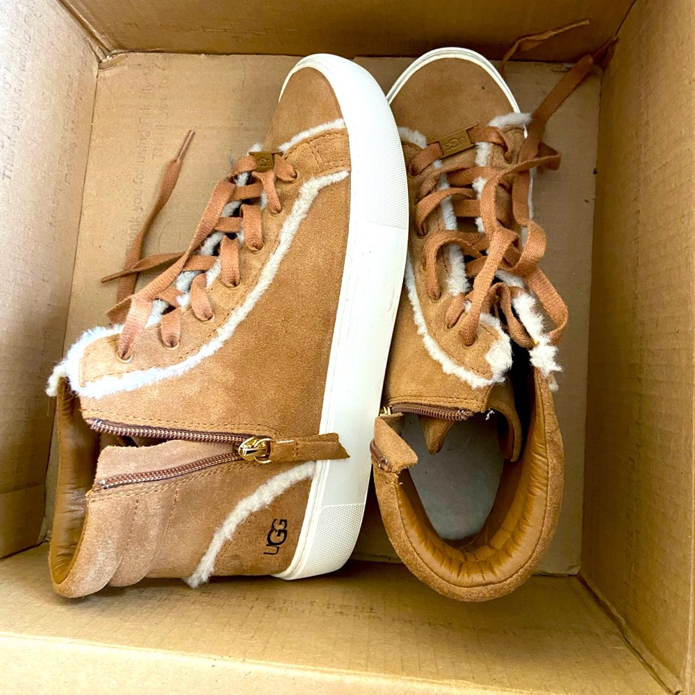 UGG warm winter shoes, wool, shearling, brown/ tan